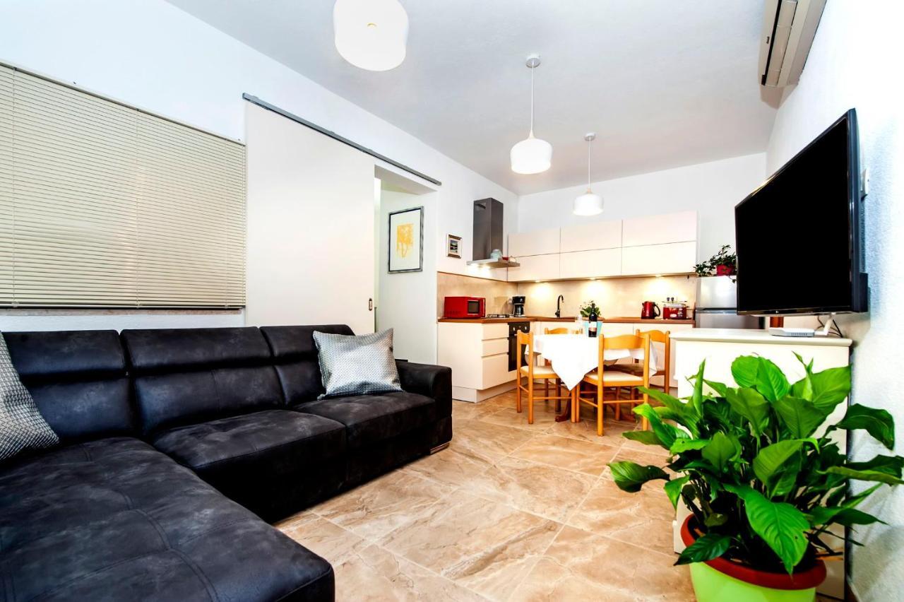 Apartments Karmen Ровинь Экстерьер фото