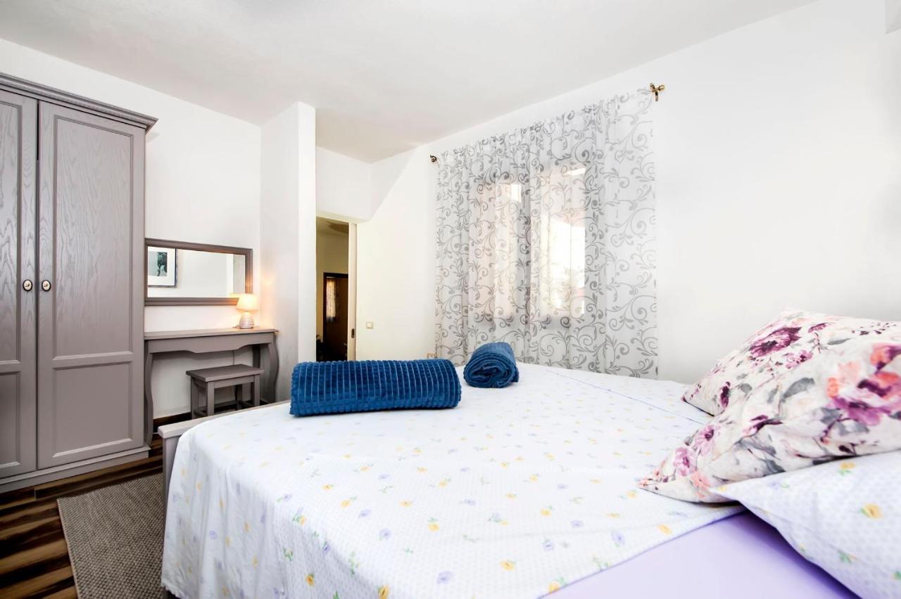 Apartments Karmen Ровинь Экстерьер фото