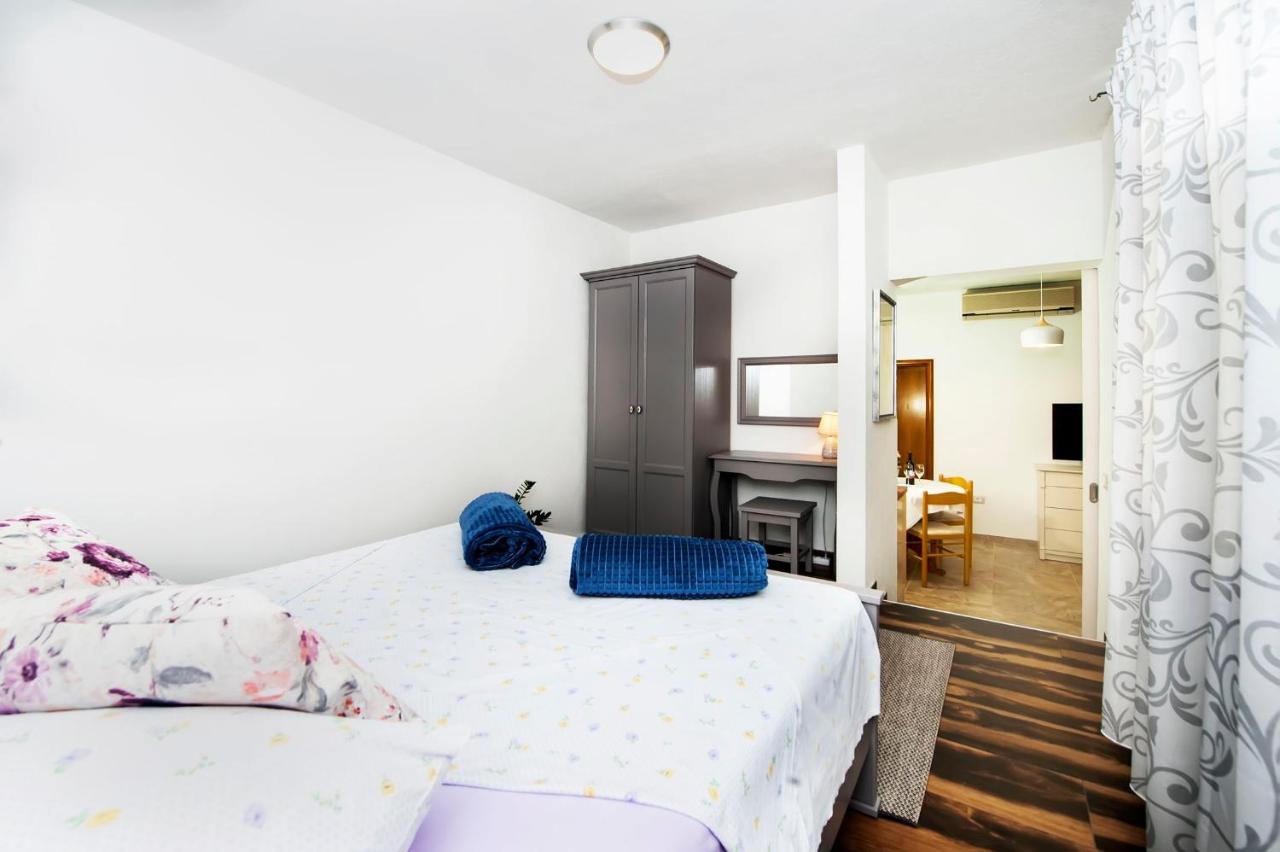 Apartments Karmen Ровинь Экстерьер фото