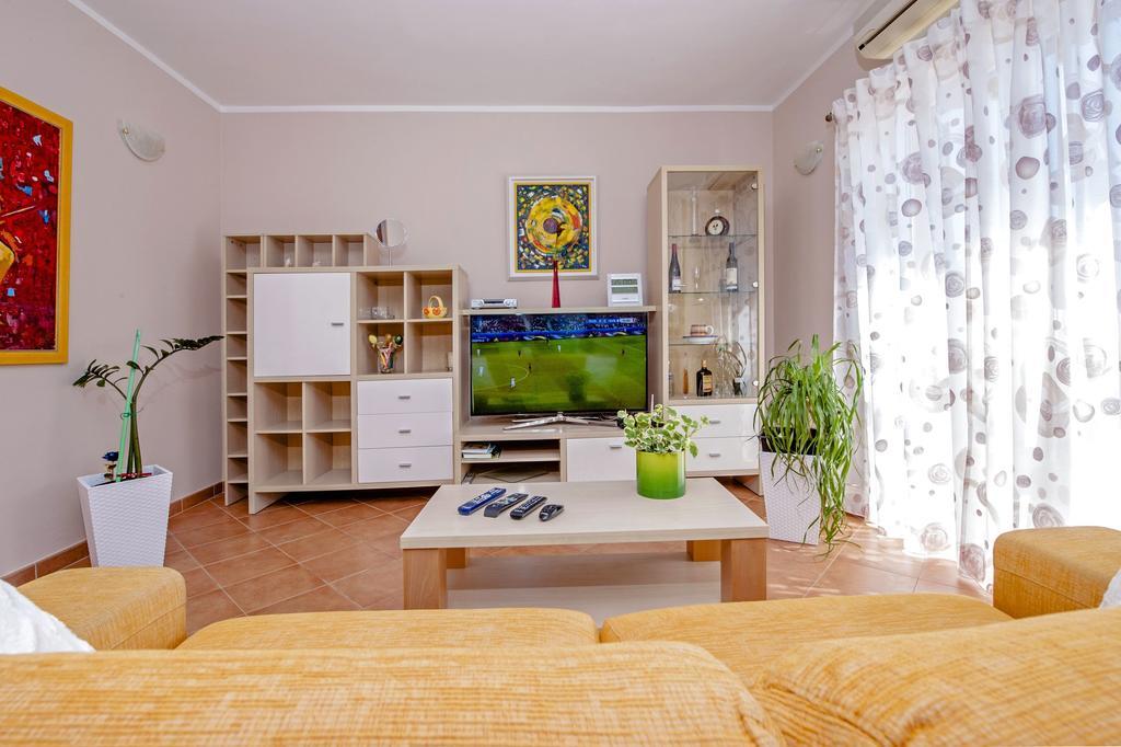 Apartments Karmen Ровинь Экстерьер фото