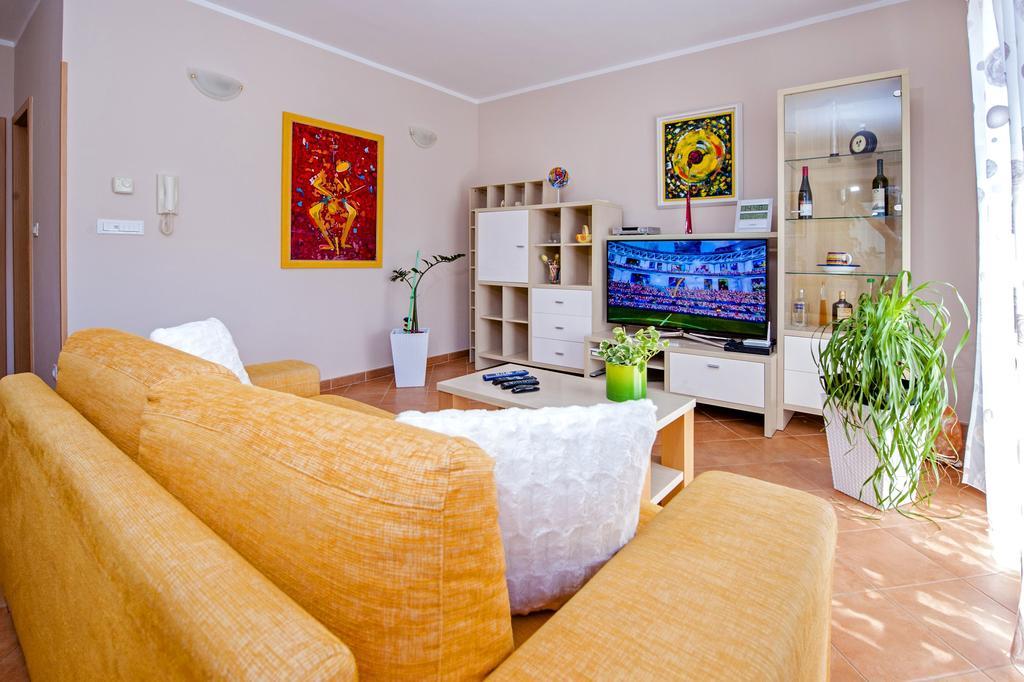 Apartments Karmen Ровинь Экстерьер фото