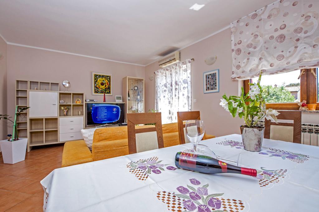 Apartments Karmen Ровинь Экстерьер фото