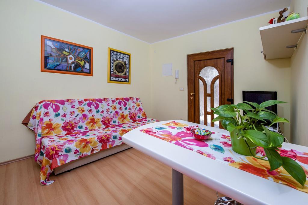 Apartments Karmen Ровинь Экстерьер фото