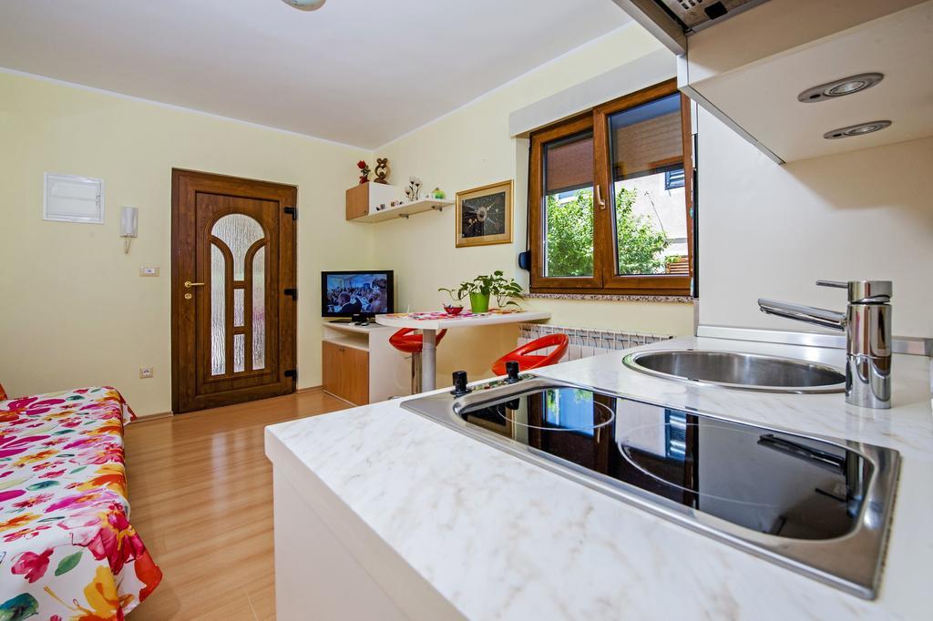 Apartments Karmen Ровинь Экстерьер фото